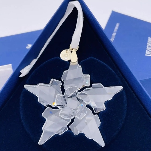 NIB Swarovski A.E Large 2021 Snowflake Crystal Clear Christmas Ornament #5557796 - Picture 2 of 9